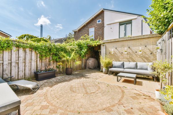 Cost of Courtyard Patio Service in Newport Beach